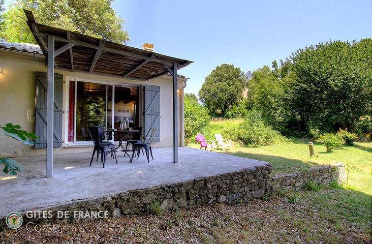 Gîte pour 2 personnes, avec Terrasse ainsi que Piscine et Vue à Sisco - 2