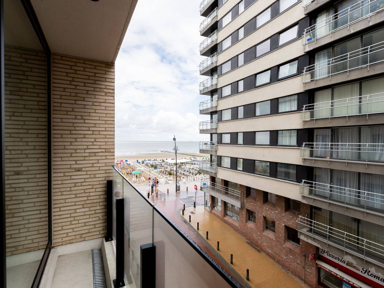 Entire apartment, C-Dream I with lateral seaview in Blankenberge, Belgian Coast