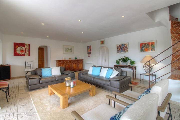 Gîte pour 10 personnes, avec Terrasse ainsi que Jardin et Piscine à San-Gavino-di-Carbini - 4