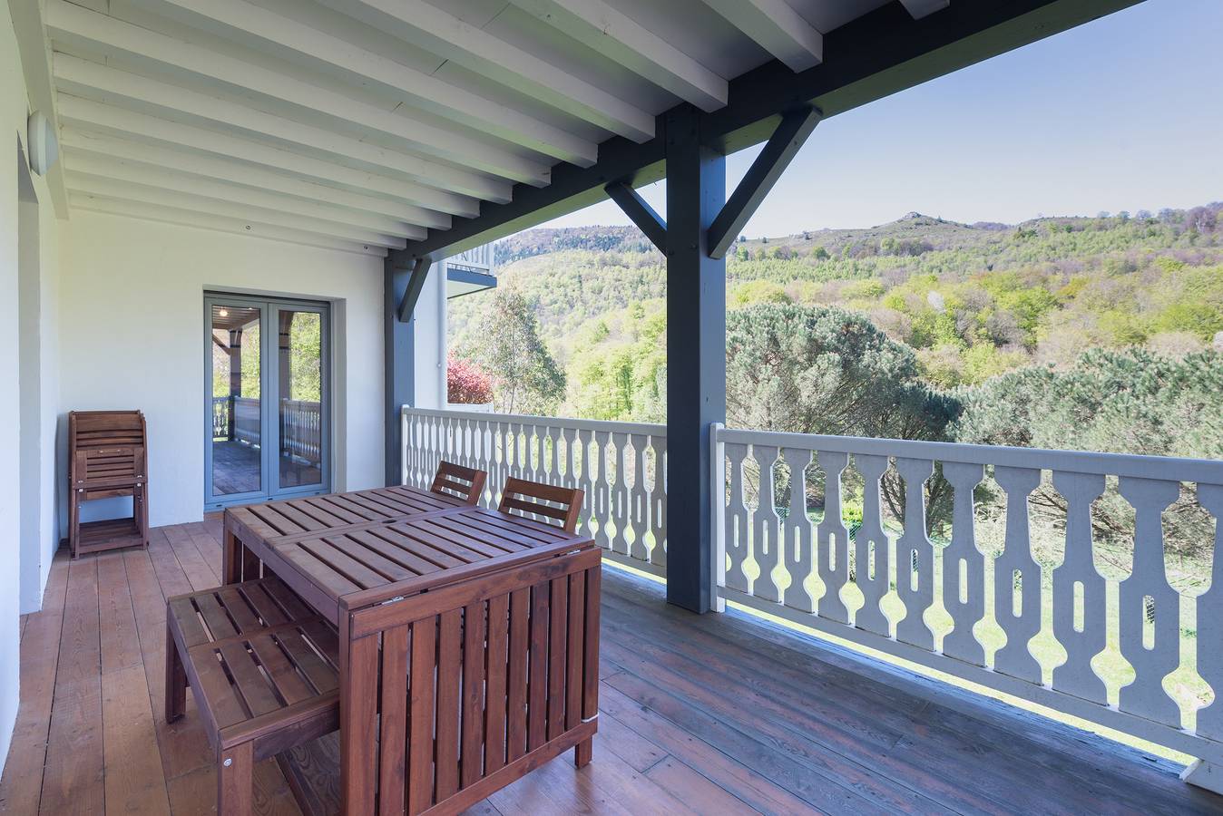 Appartement entier, Superbe appartement rénové à Bagnères-de-Bigorre, 7 pers., vue montagne, terrasses, jardin partagé in Bagnères-de-Bigorre, Hautes-Pyrénées