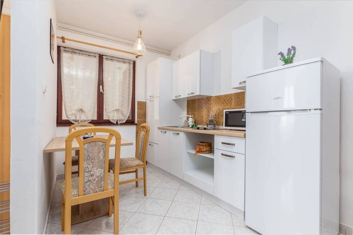 Ganze Wohnung, Kajfes A4 - One Bedroom Apartment with Terrace in Valbandon, Südküste Istrien