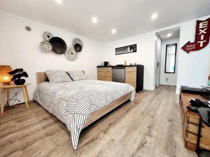 Gîte pour 2 personnes, avec piscine et jardin dans Villeron