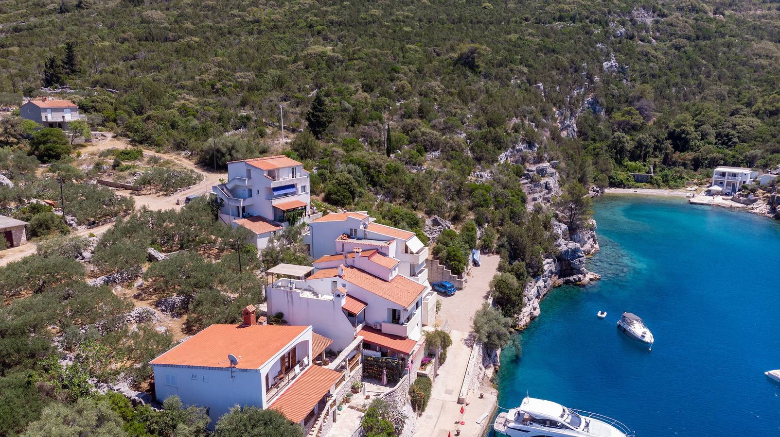 Geheel appartement, Eenkamerappartement aan het strand Baai Pokrivenik (Hvar) A-4604-d in Gdinj, Hvar