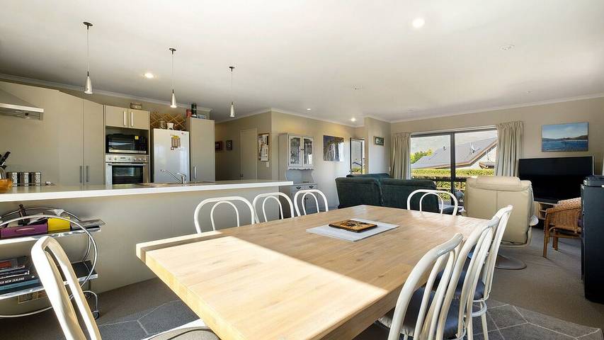 Holiday home for 8 people, with garden and terrace in Wanaka