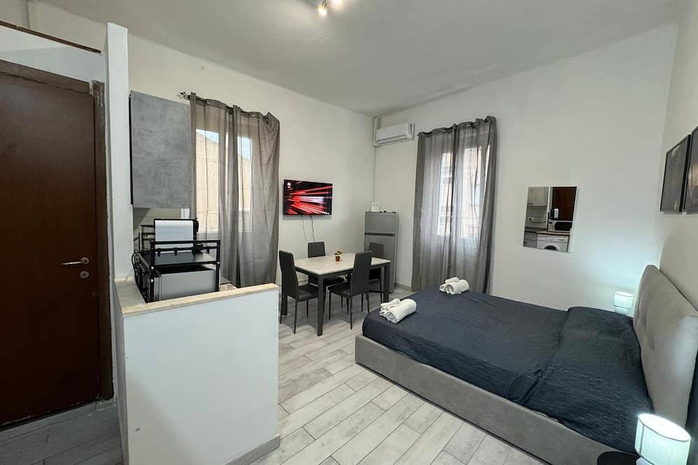 Appartamento intero, Civico 10 Ii Ampio Monolocale con terrazza sovrastante al Centro di Sassari in Sassari, Provincia di Sassari