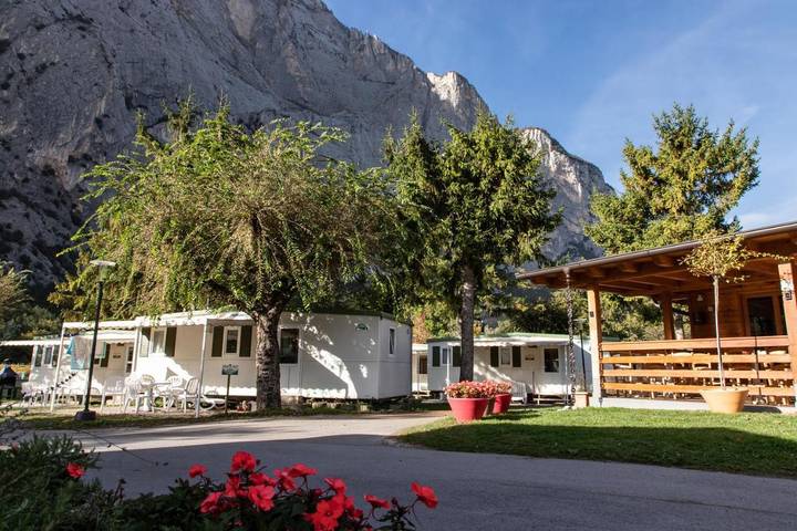 Ferienhaus für 2 Personen, mit Terrasse und Garten sowie Pool und Ausblick