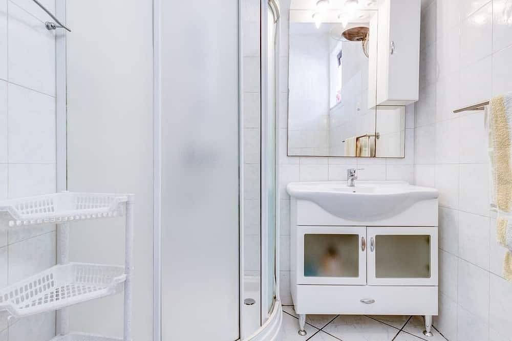 Ganze Wohnung, Balkon mit Meerblick, Fazana, 280m zum Hauptstrand, 400m bis zur Altstadt in Fazana, Südküste Istrien