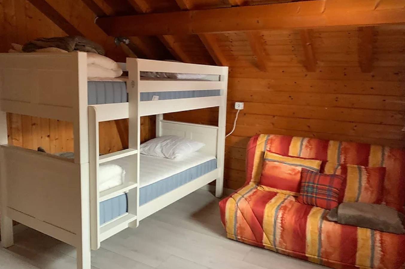 Chalet « 6p Confort - L’aigle Royal » avec vue sur les montagnes, terrasse partagée et Wi-Fi in Verchaix, Région de Bonneville