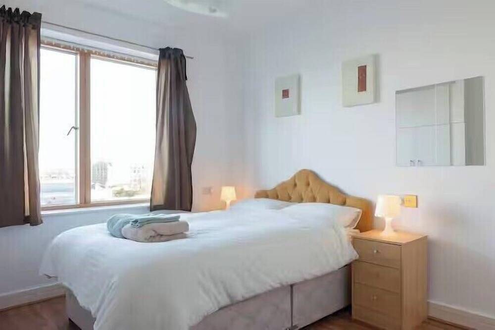 Geheel appartement, Super Grand Water Front View 2 Beds / 2 Baths in Dublin, County Dublin