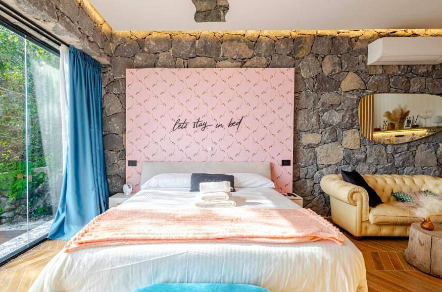 Appartamento intero, Superior Suite with Sea View in Nizzeti, Valverde (Catania)