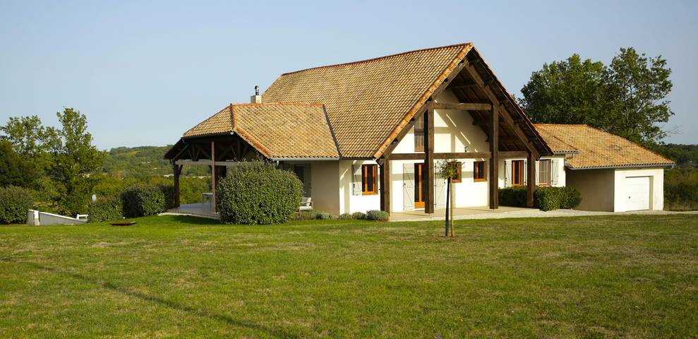 Gîte pour 8 personnes, avec piscine à Saint-Capraise-d'Eymet