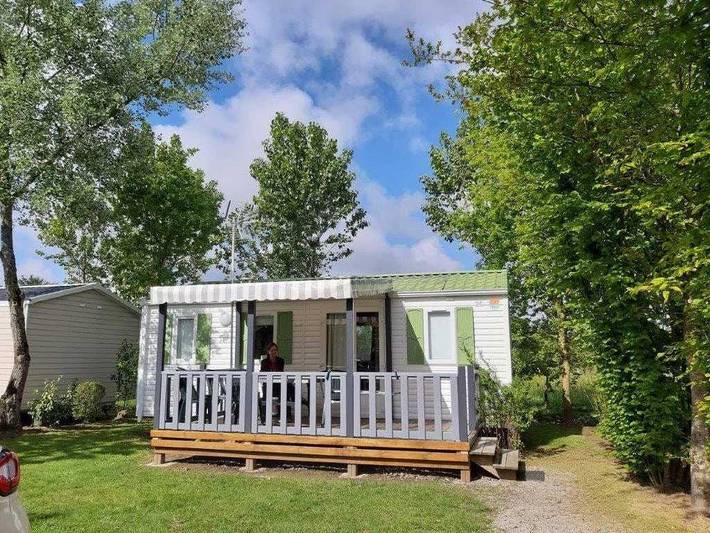 Camping pour 4 personnes, avec bassin pour enfant ainsi que sauna et jacuzzi