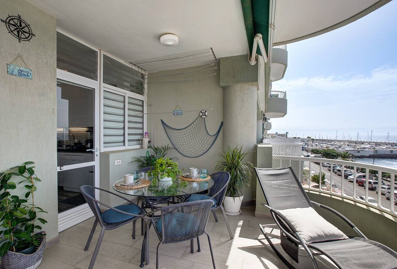 Entire apartment, Holiday Home 'Mi casa de Radazul' with Sea View & Wi-Fi in Radazul Bajo, El Rosario