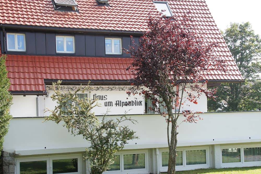 Ganze Wohnung, Großzügige Ferienwohnung, 110 m² + 60m² Sonnenterrasse am Waldrand in Rothaus in Grafenhausen, Südschwarzwald