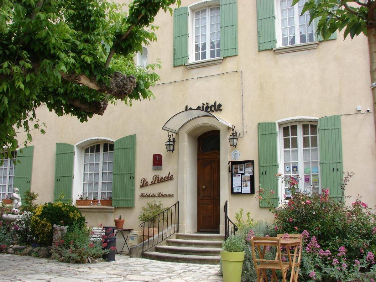 Hôtel Le Siècle in Mazan, Parc naturel régional du Mont-Ventoux