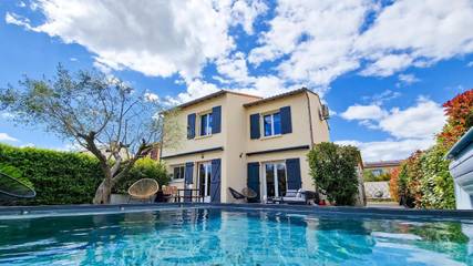Cottage pour 6 personnes, avec jardin ainsi que terrasse et piscine à Aigues-Vives