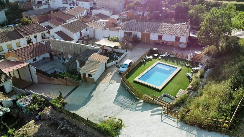 Apartamento de vacaciones para 19 personas, con piscina además de vistas y jardín, Se admiten mascotas en Sierra Sur Jaen