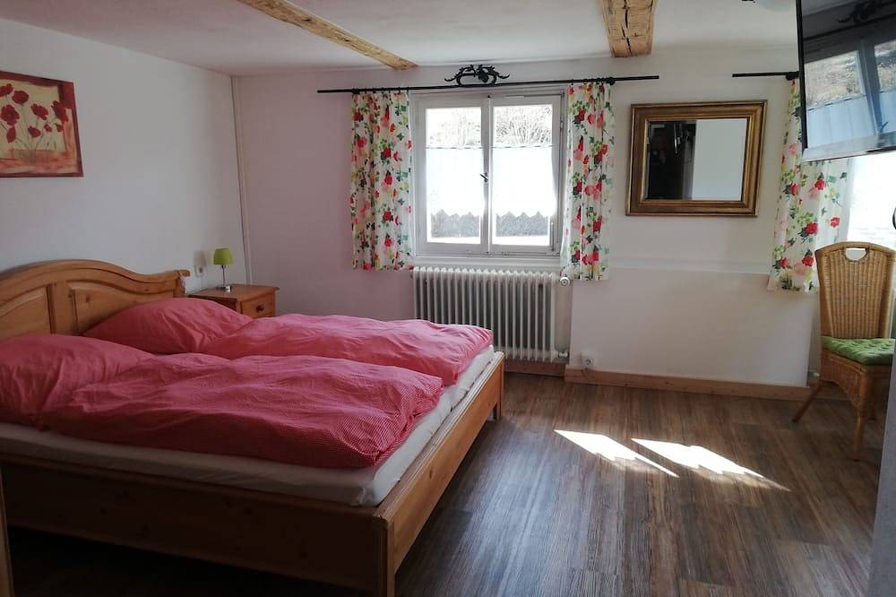 Klatschmohnzimmer mit Doppelbett - Ferienhof Müller Vorderburg in Rettenberg, Bayerisch Schwaben