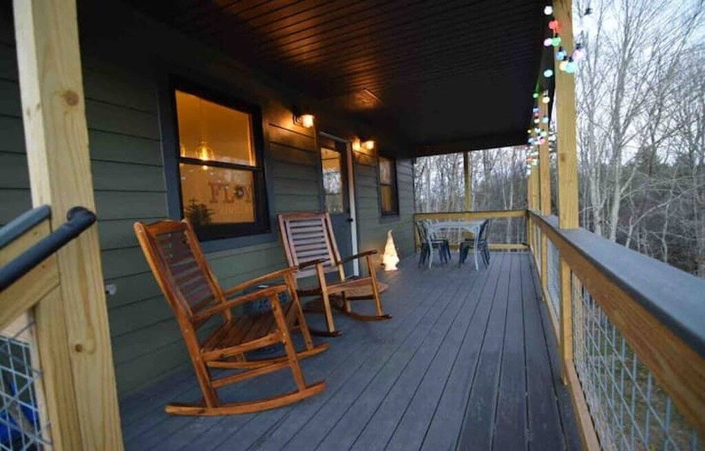 Heartwood♥ Cabin loft w/private Hottub, Hiking, Fishing, & Ziplines on 66 acres! in Floyd County