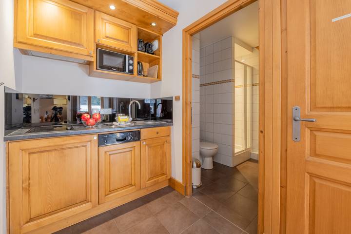 Entire apartment, V Buet 31: Beside Ski Lift; Pool, Sauna & Gym in Vallorcine, Bonneville region