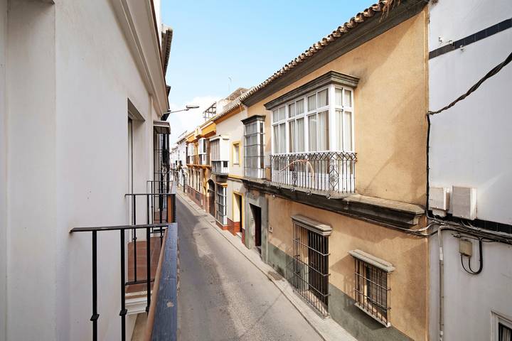Entire apartment, Apartment 'Casa Milagros' close to the Sea with Balcony in Sanlúcar de Barrameda, Costa de la Luz
