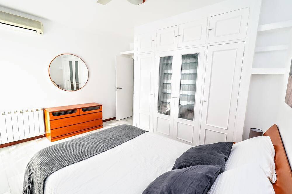 Apartamento entero, Rincon de Sierra Nevada. Piso con 2 dormitorios ,y piscina. Ideal para familias in Entorno de Sierra Nevada, Cenes de la Vega
