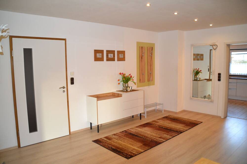 Ganze Wohnung, Charmante Ferienwohnung 120m² mit zwei Schlafzimmern und Wintergarten in Georgensgmünd, Frankenalb