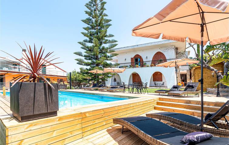 Apartamento vacacional entero, Oasis con Vista al Mar: 180m2, AC, Parking, Piscina, Jardín y Cocina + 1000m de la Playa in Spiaggia di Agropoli, Agropoli