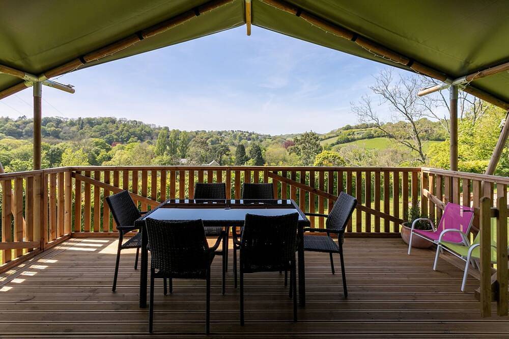 Maple Safari Tent, the perfect family and dog friendly glamping site, Devon in Tiverton, Devon