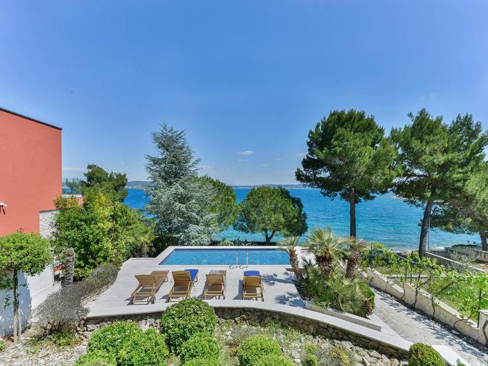 Villa pour 8 personnes, avec Balcon et Terrasse ainsi que Jardin et Piscine à Kali