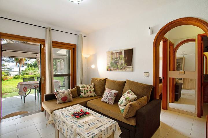 Apartamento entero, Apartamento de vacaciones 'Residencial Sol Suite 2' con vistas al mar, piscina compartida y Wi-Fi in Puerto Rico (Gran Canaria), Mogán