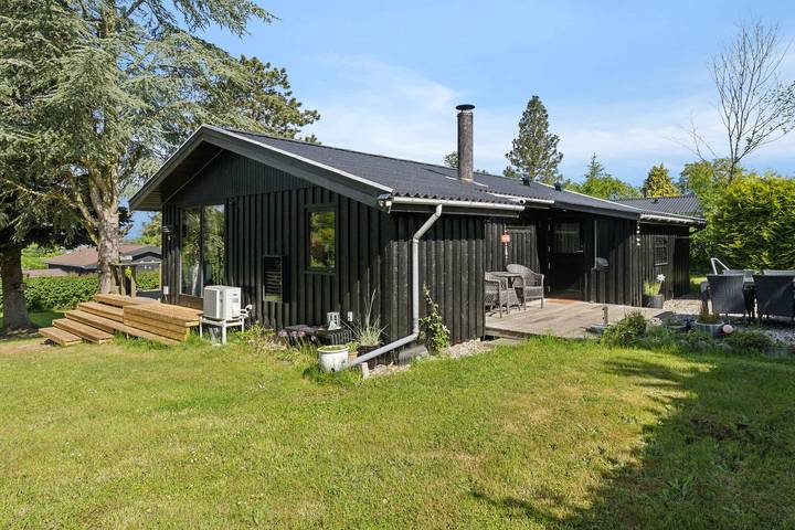 Ferienhaus für 2 Personen, mit Seeblick und Garten sowie Terrasse in Vellerup