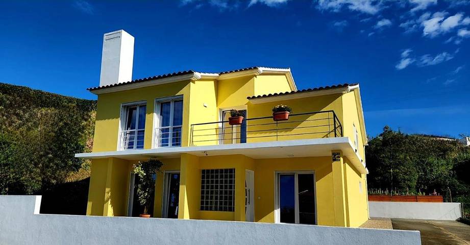 Pousada para 10 pessoas, com jardim e terraço nos Açores