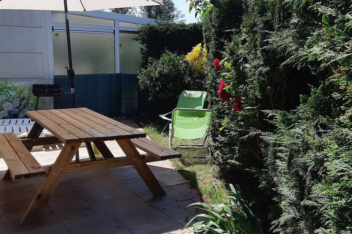 Gîte pour 2 personnes, avec terrasse et jardin
