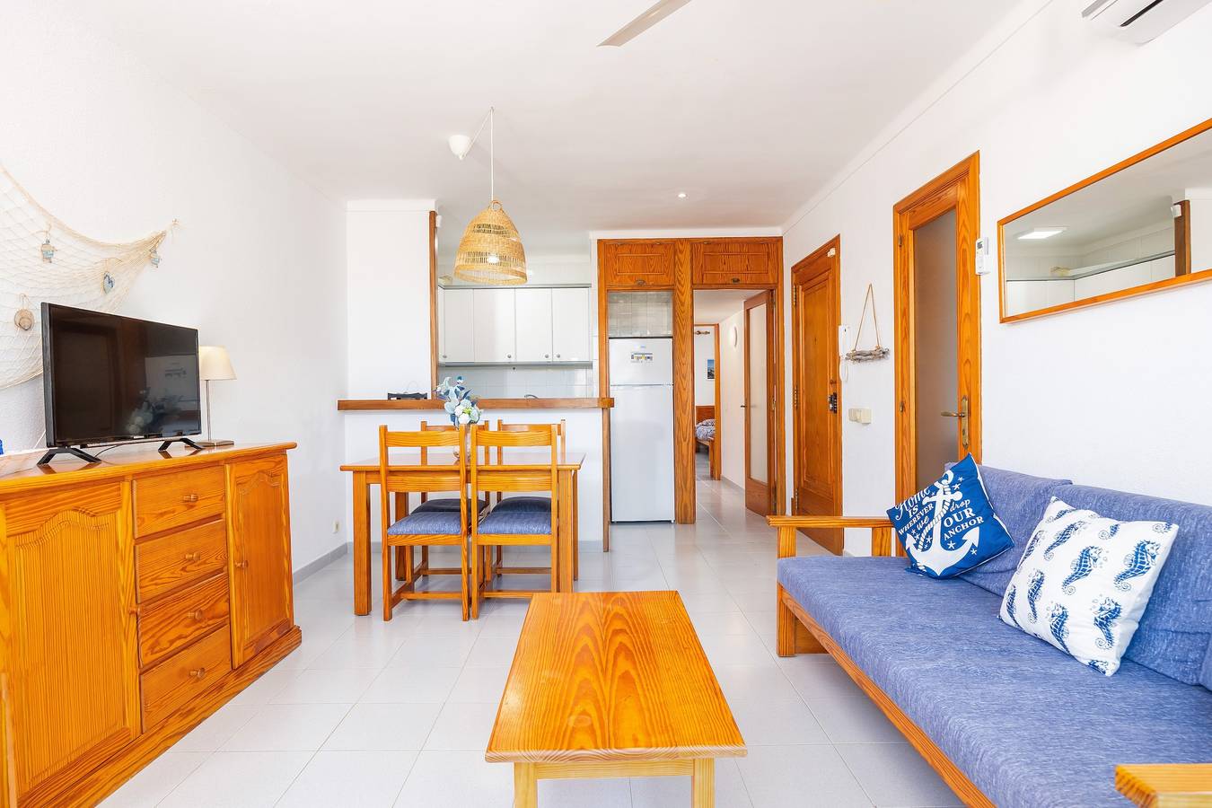 Apartamento entero, Apartamento 'Can Vidal Menorca' con balcón privado y cerca de la playa (tasa turistica incluida) in Colònia de Sant Jordi, Ses Salines