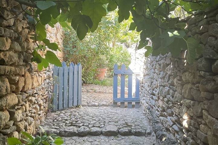 Maison de charme pour 2/3 personnes dans la lumière du Luberon in Rustrel, Parc naturel régional du Luberon