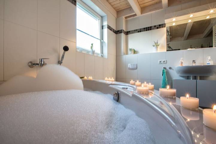 Am See - Luxus Ferienhaus mit allem Komfort, direkt an einem kleinen See gelegen in Nordhorn, Landkreis Grafschaft Bentheim