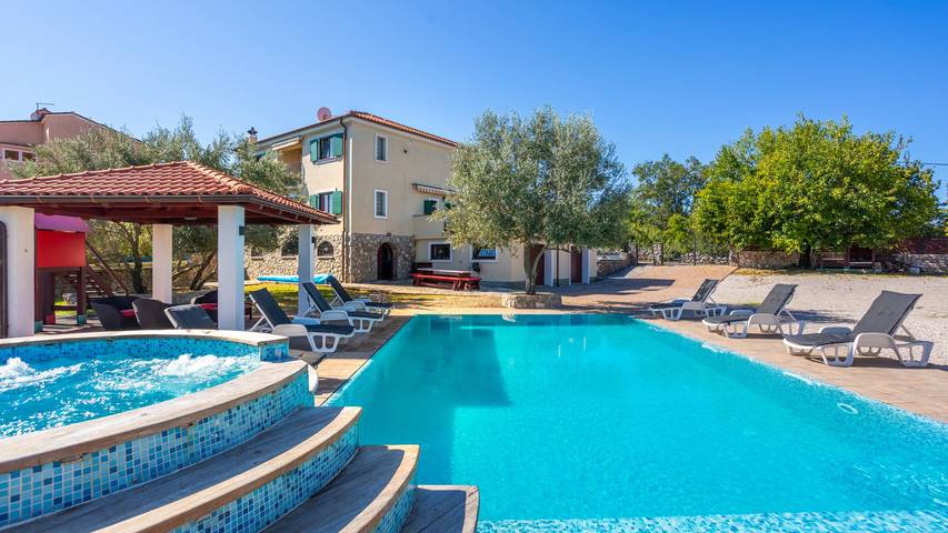 Villa für 12 Personen, mit Sauna und Terrasse sowie Whirlpool und Garten auf Krk