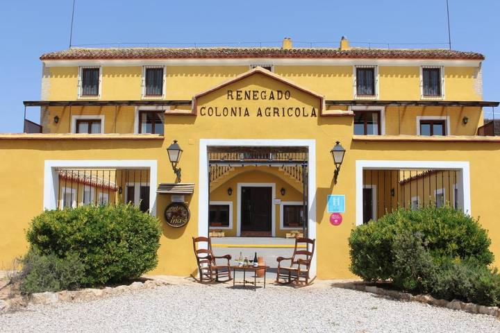 Casa rural para 2 personas, con Terraza además de Jardín y Vistas en Requena-Utiel