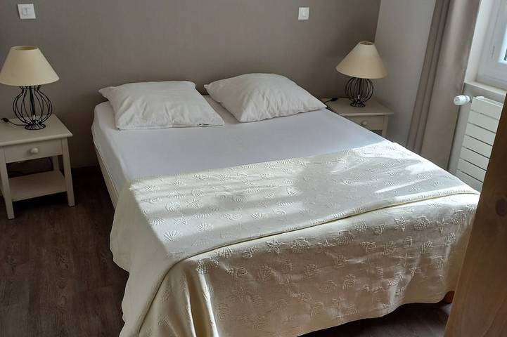 "Les Bleuets" Villa For 6 People, 3 Bedrooms, Near Boisvinet Beach in Saint-Gilles-Croix-de-Vie, Valle del Loira
