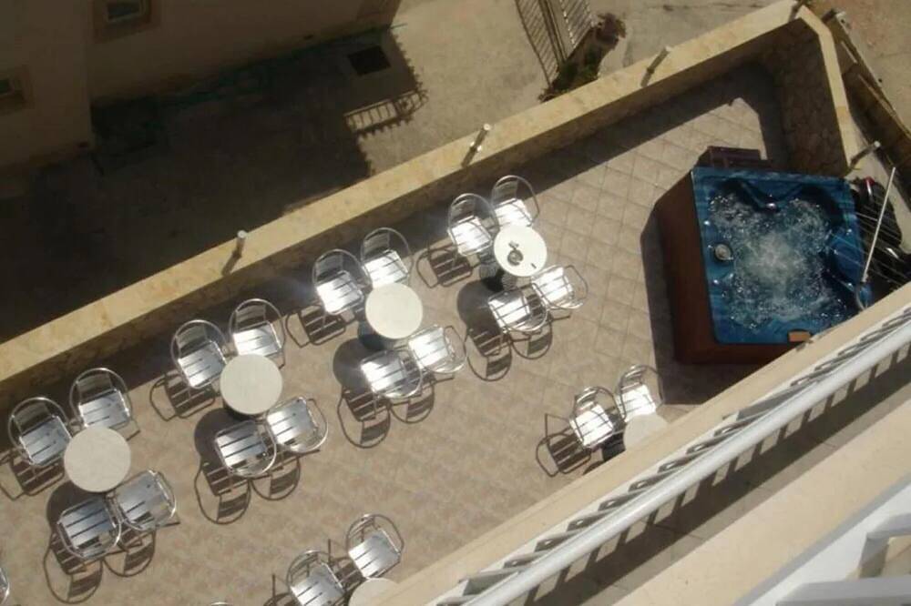 Entire apartment, 207 room with balcony, sea view & hot tub access in Lokva Rogoznica, Split-Dalmatia