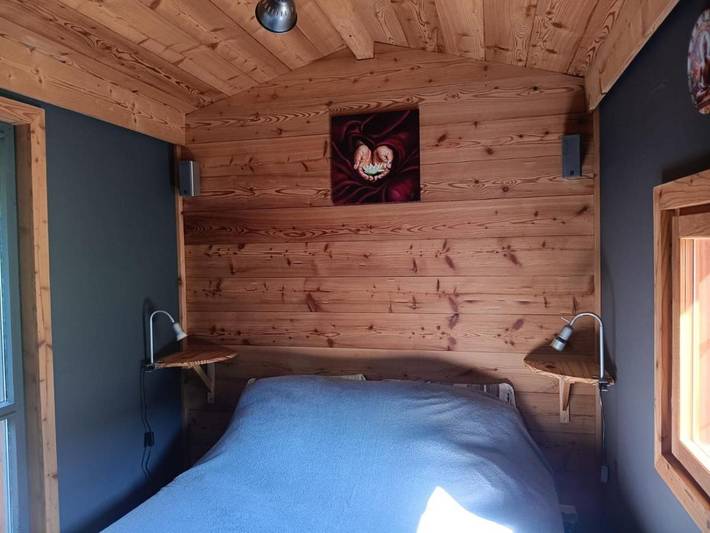 Location de vacances pour 2 personnes, avec Terrasse et Jardin ainsi que Piscine et Vue dans Chevinay - 3
