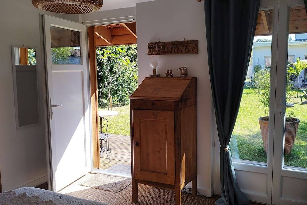 Chalet in Le Bouscat in the heart of a magnificent garden in Le Bouscat, Bordeaux region