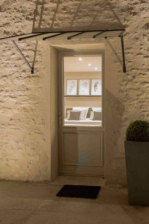 Le Presbytère de Thiverval - Chambre Rougemont in Thiverval-Grignon, Yvelines
