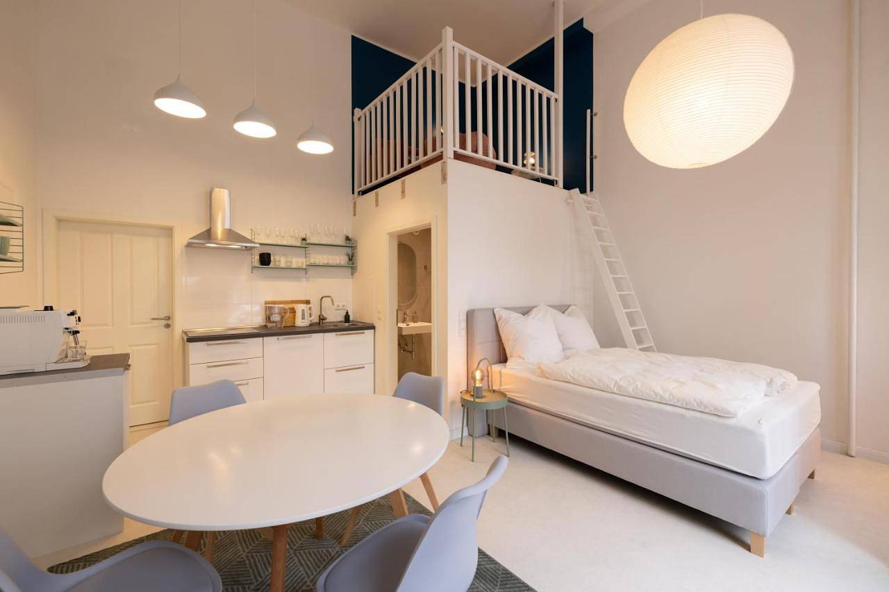 Geheel appartement, Great 2-room Loft with 2 bathrooms and 2 kitchen in Centrum van Berlijn, Berlijn