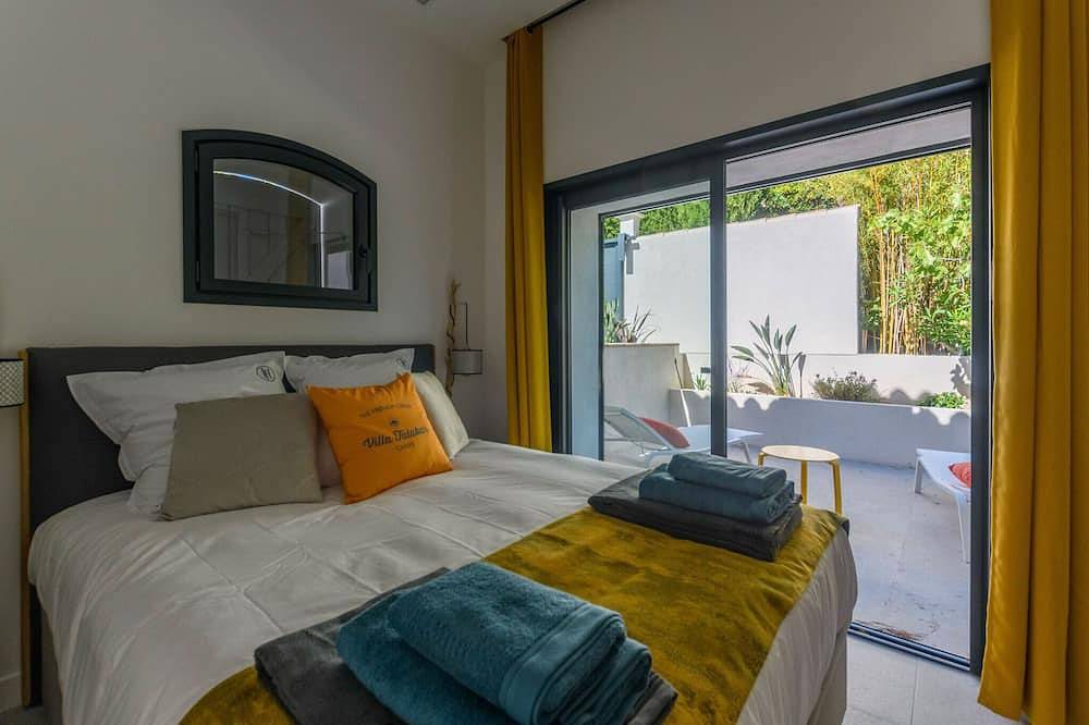 Luxury Villa Swimming Pool with Sea View in Cassis, Calanques National park