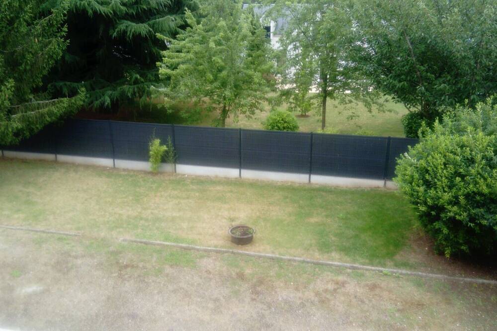 Una agradable y tranquila estancia te espera en esta gran casa familiar. in Angerville, Essonne