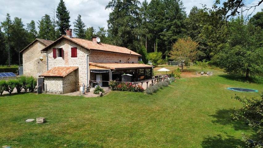 Chambre d’hôte pour 4 personnes, avec Terrasse et Jardin ainsi que Piscine et Sauna