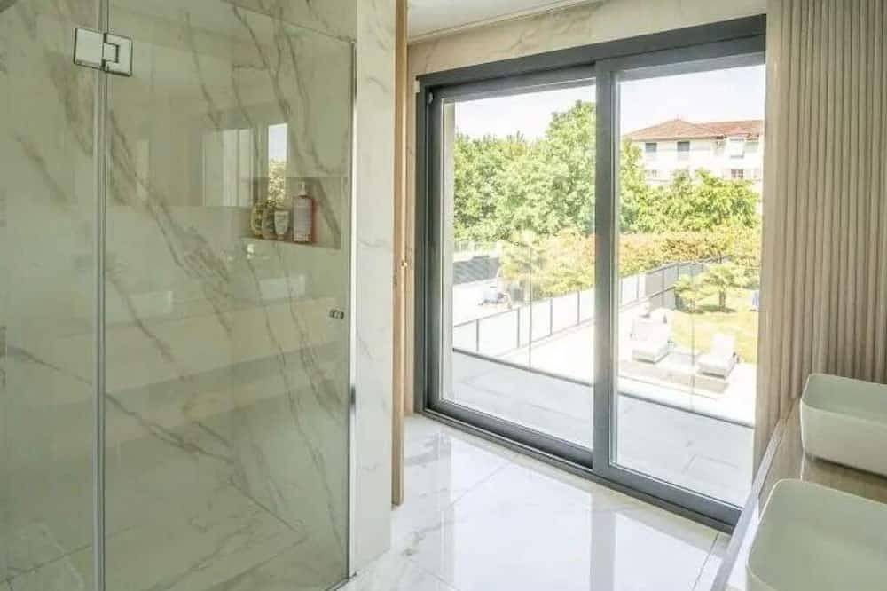 Sublime house with cinema gym swimming pool and sauna in Thiais, Valle del Marne