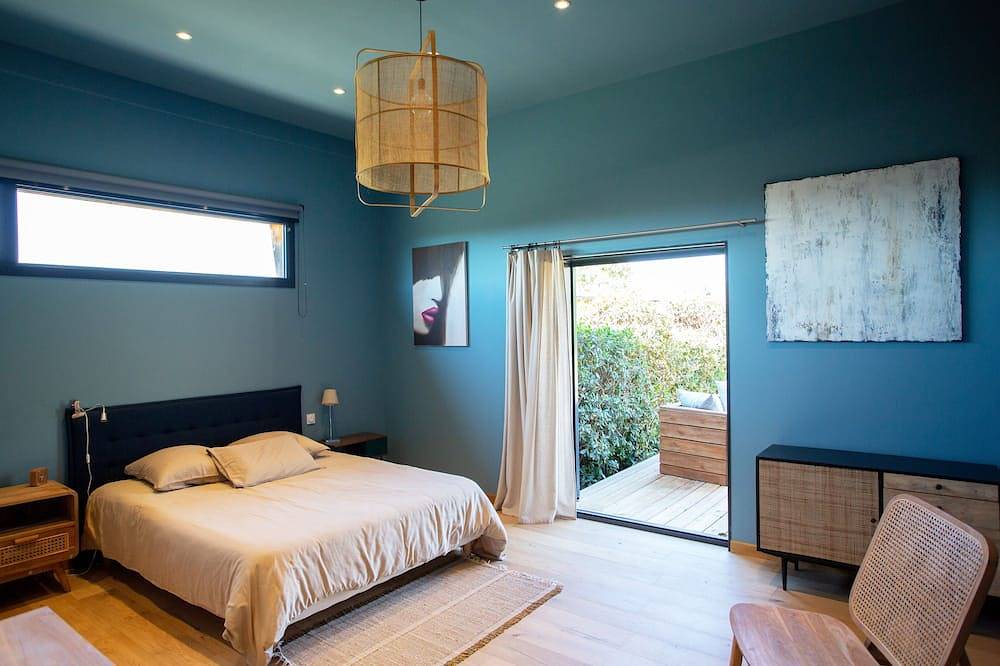 Villa Contemporaine en Bois in Paradou, Arles region